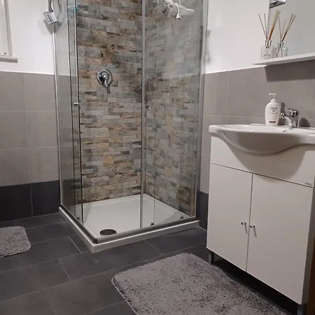 House Apartment *
